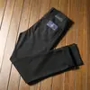 Estación europea otoño e invierno nuevo suministro para clientes pantalones casuales rectos ajustados de mezclilla suaves y amigables con la piel para hombre de cinco bolsillos de negocios