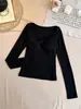 Camiseta Gola V Estilo Desejo Puro com Pregas Torcidas, Ombro Normal, Manga Longa para Mulheres, Outono, Emagrecedora, Camada Base, Para Usar por Dentro ou por Fora