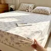 Juego de Tres Piezas de Sábana Bajera Ajustable Color Caramelo Estilo Coreano, Funda Protectora a Prueba de Polvo en Todo el Contorno para Colchón Simmons, Funda de Colchón Marrón, Funda de Cama de Taiwán al por Mayor