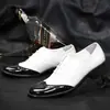 Sapatos Masculinos de Couro Apontados Estilo Britânico Esculpido para Primavera e Outono, Tamanho Grande, Sapatos Brogue Masculinos, Sapatos Casuais Estilo Coreano Venda por Atacado