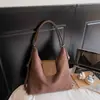 Nova Bolsa Outono 2025 Grande Capacidade Bolsa Tote Retro de Ombro Bolsa da Moda Toque de Luxo Ombro Único Bolsa Feminina da Moda