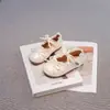 Zapatos de piel para niños 2026 nuevo estilo popular con lazo, zapatos de princesa, suela suave, con cordones, zapatos individuales para niñas pequeñas