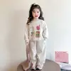 Conjunto de Estilo Casual para Niñas Primavera y Otoño Nueva Moda Dulce Lindo Dibujos Animados Sudadera con Cuello Redondo Pantalones de Pierna Ancha Conjunto de Dos Piezas