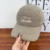 Boné de Baseball Bordado com Letra de Lã de Cordeiro para Outono e Inverno Feminino Estilo Coreano Quente Fashion Versátil Emagrecimento Facial Boné Bico de Pato