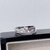Anillo de Alambre Dibujado de Lujo Ligero de Alta Gama con Tres Capas Envolventes y Circonita Microincrustada Diseño Único de Nicho Anillo de Dedo Moderno Personalizado