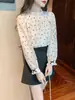 Nova Blusa Feminina de Meia-Gola com Estampa Floral Emagrecedora Estilo Francês para Primavera e Outono Top Versátil de Manga Longa