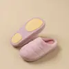 Chinelos de algodão antiderrapantes femininos para uso doméstico, novo estilo outono/inverno 2026, para ambientes internos, forrados com fleece, espessados, quentes, com sola macia, sapatos de algodão para casal, estilo masculino