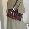 Popular Bolso Tote de Lunares Retro Estilo Coreano Otoñal Simple de Gran Capacidad para Mujer, Bolso de Hombro Nuevo Súper Popular para el Trabajo 2026