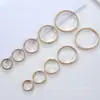 Material de aleación de zinc anillos de calendario redondos anillos de calendario chapados en oro múltiples tamaños en stock ventas directas de fábrica