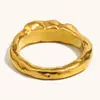 Moda Transfronteiriça Europeia e Americana Nicho Elegante Exquisito High-End Joia de Mão Aço Inoxidável Banhado a Ouro 18K Anel Fino com Três Zircônias