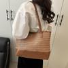 Bolsa de palha de grande capacidade feminina 2025, nova, moderna, elegante, versátil, simples, de nicho, retrô, bolsa tote feminina de alta qualidade