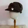 Gorra Newsboy de Metal con Hebilla Literaria Retro Japonesa, Visera Curva, Gorra de Pintor para Mujer, Primavera Otoño, Con Pliegues, Temperamento, Gorra tipo Capullo Hace que la Cara se Vea Más Pequeña