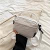 Nuevo bolso cuadrado pequeño de nailon color macarrón, bolso de lona ligero e impermeable, bolso bandolera informal para teléfono móvil con múltiples combinaciones.