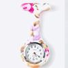 Reloj de Enfermera para Mujer Impermeable Reloj Colgante con Pin Simple Reloj de Bolsillo de Silicona Estudiante Prueba de Batería Reloj de Bolsillo para el Pecho de Doctor