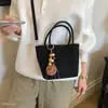 Nuevo bolso de hombro para mujer, bolso de mano de gamuza a la moda, bolso tipo cubo otoño 2026 con toque vintage, gran capacidad para el trabajo