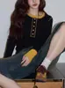 Camiseta de Manga Larga Negra con Cuello Redondo y Panelado para Mujer 2025 Otoño Elegante de Gama Alta Aspecto Adelgazante en la Cintura