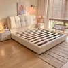 Cama de Cuero Genuino Estilo Crema Francés 2026 Nueva Cama Alta de Gran Almacenamiento Tapizado Suave Dormitorio Principal Cama Doble de 1.8m Cama de Bodas