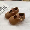 Sapatos Mary Jane Infantis Retro Primavera e Outono 2025 Para Crianças Pequenas e Médias Velcro Sapatos Pequenos de Couro para Meninas Baixos Bico Redondo para Bebês Sapatos Individuais