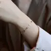 Novos Braceletes de Aço Titânio Europeus e Americanos Mais Vendidos para Mulheres Estilo Ins Moda Personalizada Joias de Mão que Não Desbotam Joias de Aço Inoxidável Atacado
