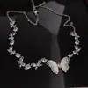 Colar Borboleta de Madrepérola e Zircônia Branco de Luxo Leve para Mulheres, Corrente de Clavícula Brilhante de Zircônia Exquisita de Nicho, Corrente de Pescoço Versátil Elegante e de Alto Padrão