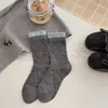 Calcetines de otoño e invierno hasta la pantorrilla para mujer, con encaje, rayas estilo japonés, patrones de rombos, diseños versátiles y un estilo juvenil y preppy, hechos de algodón y con un borde festoneado