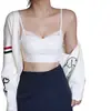 Lingerie com decote V e detalhes em renda para mulheres com pouco busto, projetada para juntar e sustentar, evitar o transbordamento lateral e proporcionar um efeito modelador sem aros.