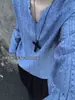 Camiseta de manga larga con cuello en V, patrón de diamantes texturizado en color azul neblina, unisex, estilo otoño, relajada y chic sin esfuerzo, perfecta como capa base