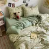 Juego de cuatro piezas de algodón puro Clase A para dormir sin nada, estilo ins de algodón fresco lavado con estampado de dibujos animados para dormitorio, juego de tres piezas con sábana bajera