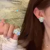 Aretes de Flores Teñidas de Azul Claro Verano con Cuentas Aretes Elegantes de Alta Gama Ligeros de Lujo Aretes Elegantes para Mujer Aretes Únicos Hermosos