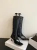 A tendência mais quente do verão: sandálias de salto alto com bico quadrado e estilo chinelo, saltos agulha emagrecedores, botas de salto alto sexy com zíper lateral