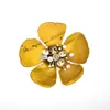 Nueva colección de broches de flor de acrílico con diseño vintage, borlas de camelia, accesorios para mujer, joyería transfronteriza al por mayor