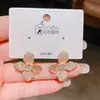 Pendientes de Botón Florales Elegantes de Alto Nivel en Plata Recubierta de Oro Real de 14K con Cierre de Mariposa y Aguja Francesa, Pendientes de Diseño Exquisito para Mujer