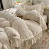 Estilo Hepburn Línea A Tallado Leche Polar Juego de Cuatro Piezas Invierno Estilo Encaje Funda de Edredón Engrosada Sábana Juego de Cama