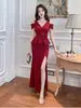 Vestido largo de noche rojo con escote en V y hombros descubiertos para mujer, mangas cortas con pedrería, cintura con lazo, falda larga de sirena con abertura, vestido para brindis de novia