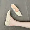 Mules retrô fechadas super populares para mulheres, novo modelo de verão 2026, solado macio e leve, estilo Chanel, chinelos de salto plataforma com fivela de uma tira