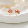 Presilha de Orelha para Espiral de Mosquito Folha de Bordo Vermelho Zircônia Estilo Ano Novo Yixuan, Ear Cuff Folha Dourada Brilhante Sem Furo