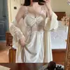 Conjunto de duas peças de camisola de renda veludo dourado para mulheres com sutiã embutido, estilo sexy e puro, roupão externo quente para outono e inverno
