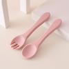 Tenedor y cuchara de silicona para bebé con mango de madera. Complemento doméstico. Tenedor y cuchara de silicona con mango de madera. Cuchara de alimentación para niños resistente a caídas.