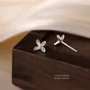 Brincos de pétala com contas de espuma em prata s925 para mulheres, luxo leve, alta qualidade, compactos, requintados, versáteis brincos florais, atacado da fonte