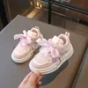 Zapatillas de mariposa para niñas, primavera 2025, nuevas zapatillas informales antideslizantes de suela suave para niños, zapatos de princesa de estilo coreano para bebés, a la moda.