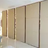 División móvil beige suave con puerta para comedores de hotel, divisor de habitaciones flexible con puerta de entrada incorporada