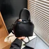 2026 Bolso de Cesta de Mano Nuevo con Patrón de Lichi, Bolso Cubo de Moda Trendy de Verano, Bolso Cruzado Simple de un Solo Hombro para Mujer