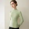 Camada base 100% caxemira pura para mulheres, com gola semi-alta, design estiloso e corte justo, perfeita para usar em camadas no outono e inverno.. Este suéter de malha macio e confortável é um item essencial para mulheres