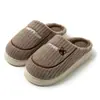 Pantuflas de algodón con suela gruesa para mujer para otoño e invierno, uso en casa, cálidas para interiores de pareja, lindas, antideslizantes, pantuflas de algodón para hombre al por mayor