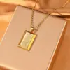 Collar de Etiqueta Cuadrada Estilo Lujo Ligero, Colgante Grabado de Acero de Titanio que No se Desvanece, Versátil para el Viaje Diario, Cadena para Clavícula de Nicho de Gama Alta
