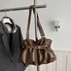 Bolso retro plisado estilo coreano 2026 de PU con un diseño minimalista, texturizado y moderno, adecuado para uso moderno y casual, un bolso de hombro plisado