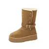 Botas de Neve Curtas com Solado Grosso para Mulheres, com Lã Adicionada para Aquecimento, Altura até o Meio da Panturrilha, Botas de Algodão Empilhadas, Novo Estilo Outono e Inverno 2026 Sapatos de Algodão