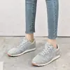 Estilo Nuevo 2020, ¡Tu Estilo Es Bastante Genial! Tejido de Malla de Corte Profundo con Tacones Bajos y Correas Cruzadas