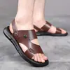 Sandalias para Hombre 2026 Verano Nuevo Estilo Zapatos de Playa Doble Propósito Cuero Modernas Suela Suave Zapatos para Hombre Casual Antideslizantes