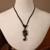 Collar de Resina Estilo Étnico Tribal de Nueva Zelanda Colgante Imitación Hueso de Anzuelo de Pescado Maorí Cadena para Suéter Accesorios de Viaje para Lugares Pintorescos
